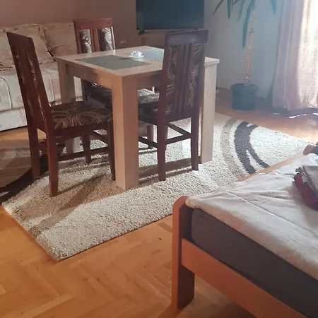 Apartment V&f *